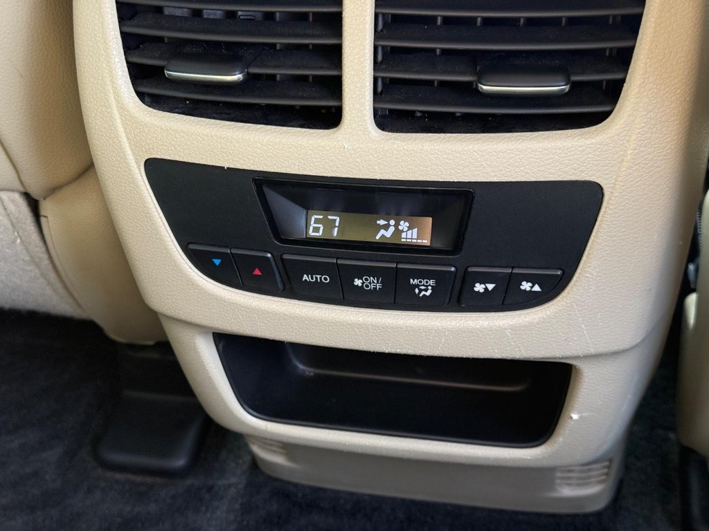 Acura MDX Vehicle Full-screen Gallery Image 11