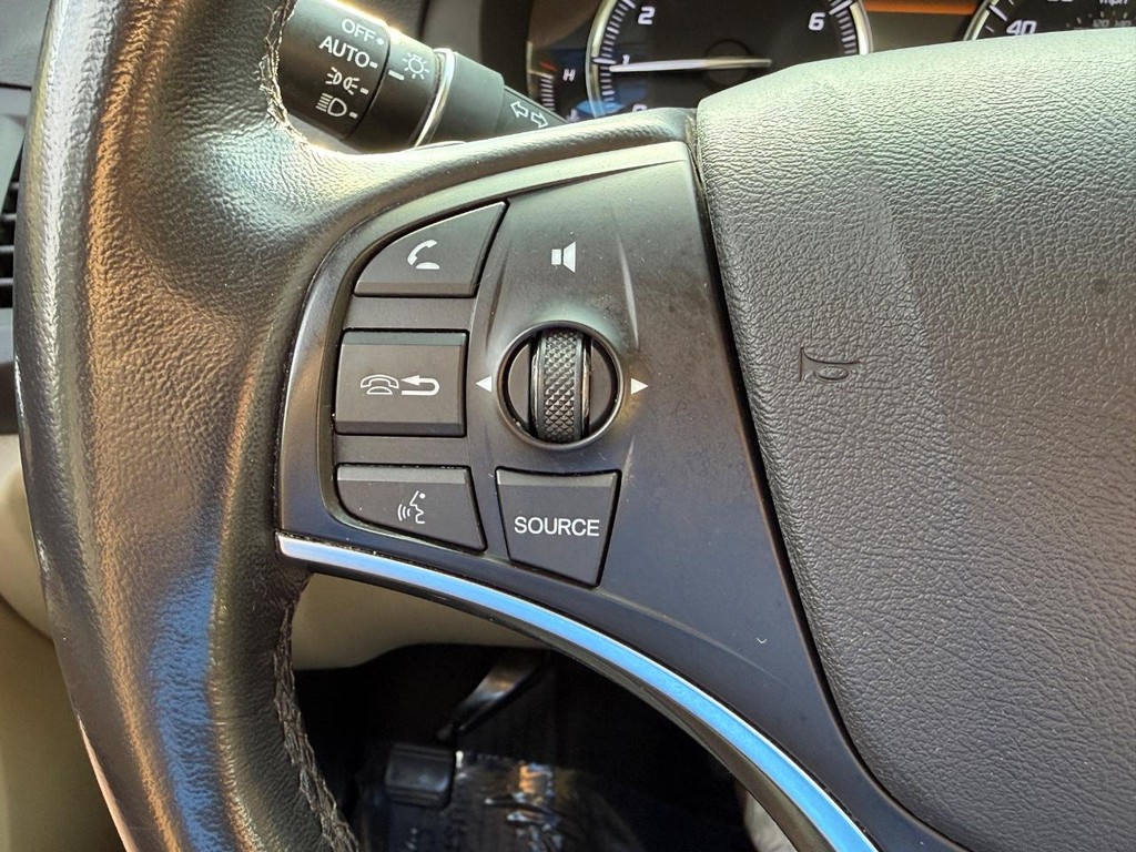 Acura MDX Vehicle Full-screen Gallery Image 19