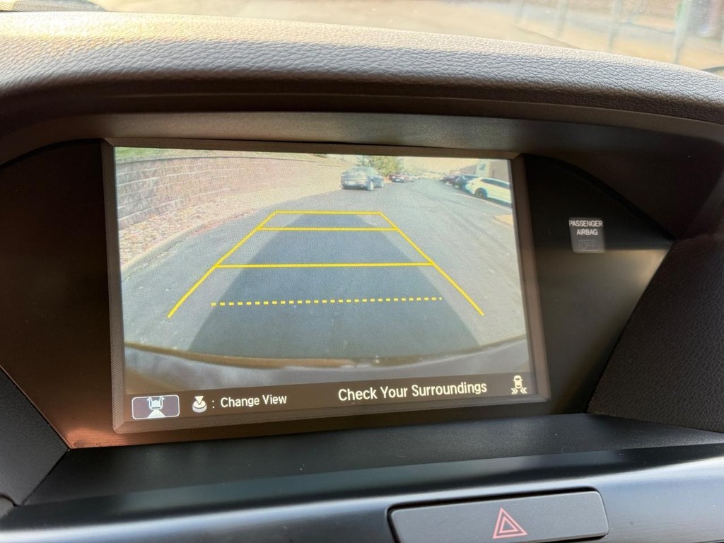 Acura MDX Vehicle Full-screen Gallery Image 22