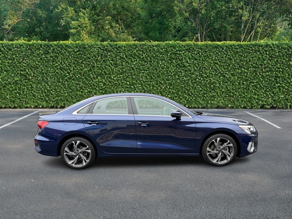 Audi A3 Vehicle Full-screen Gallery Image 02