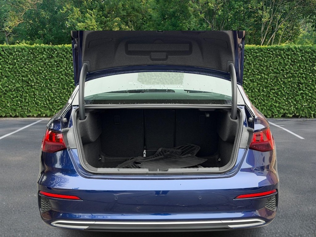 Audi A3 Vehicle Full-screen Gallery Image 04