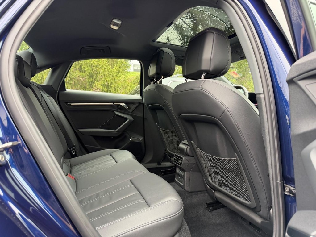 Audi A3 Vehicle Full-screen Gallery Image 10