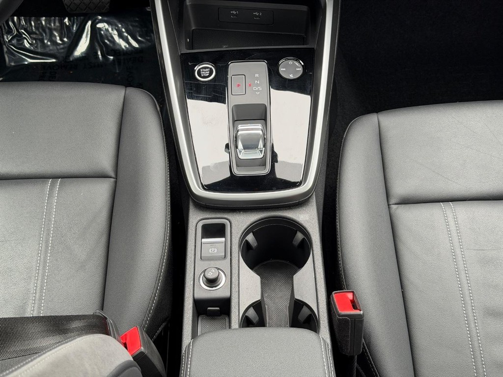 Audi A3 Vehicle Full-screen Gallery Image 14