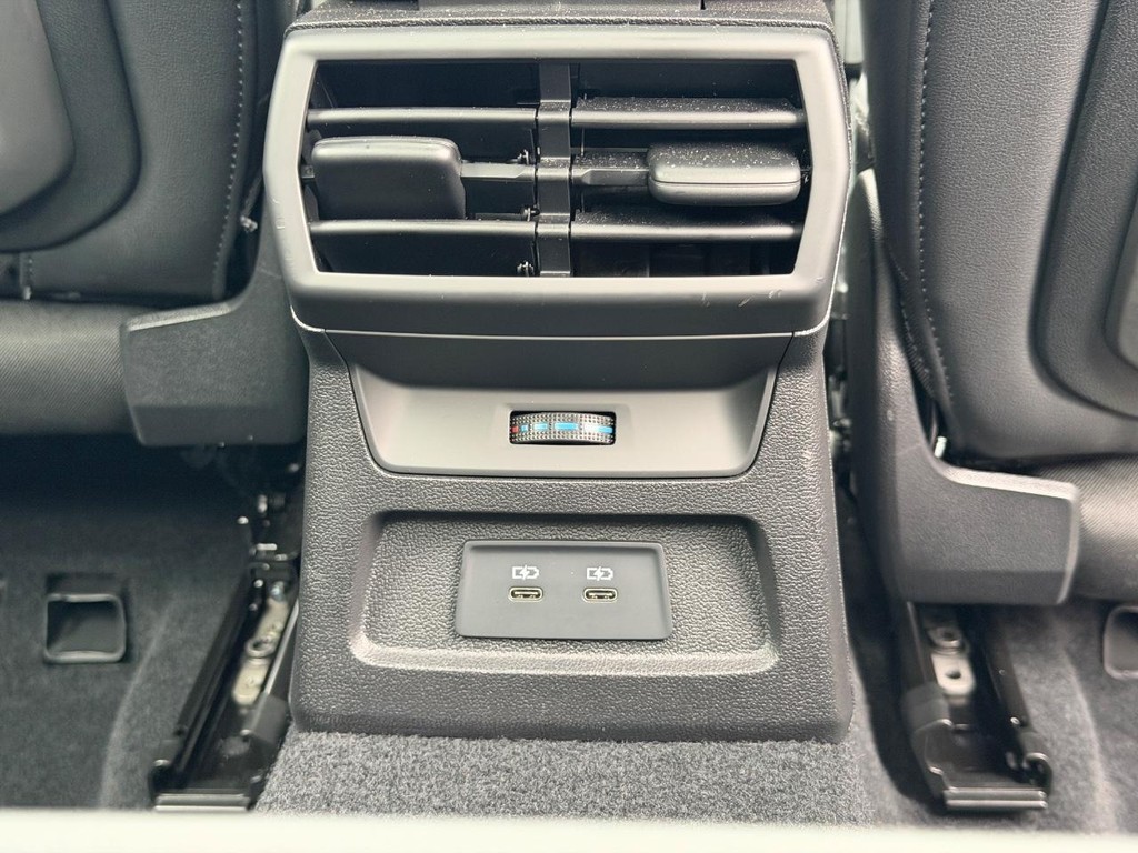 Audi A3 Vehicle Full-screen Gallery Image 15