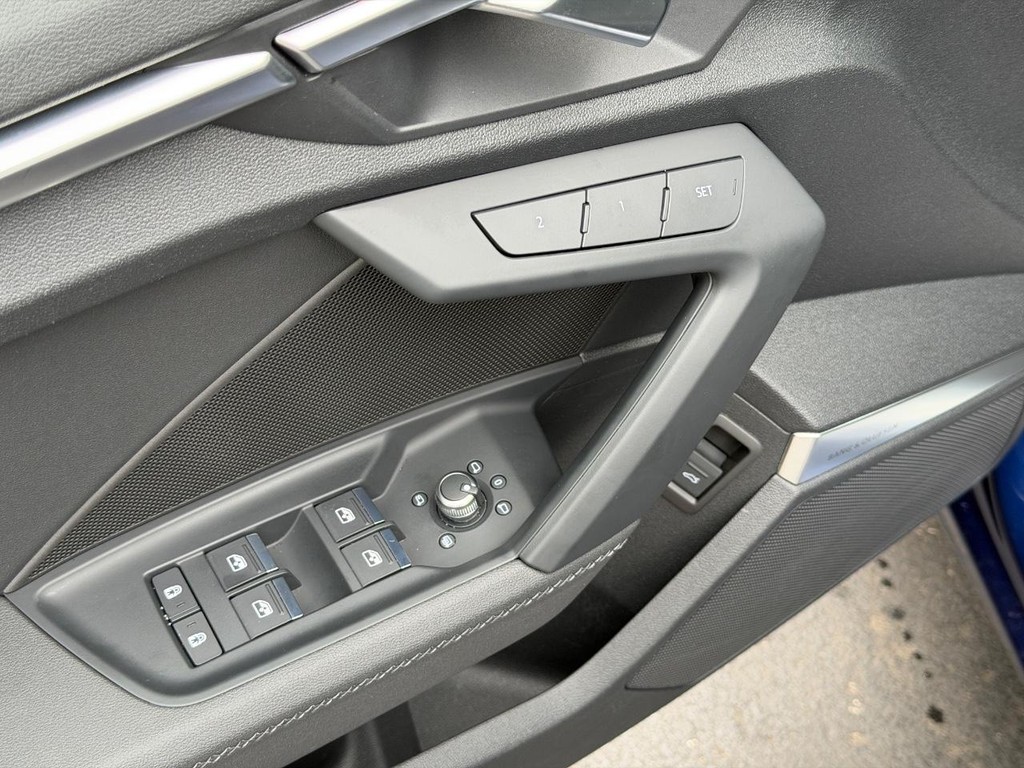 Audi A3 Vehicle Full-screen Gallery Image 16