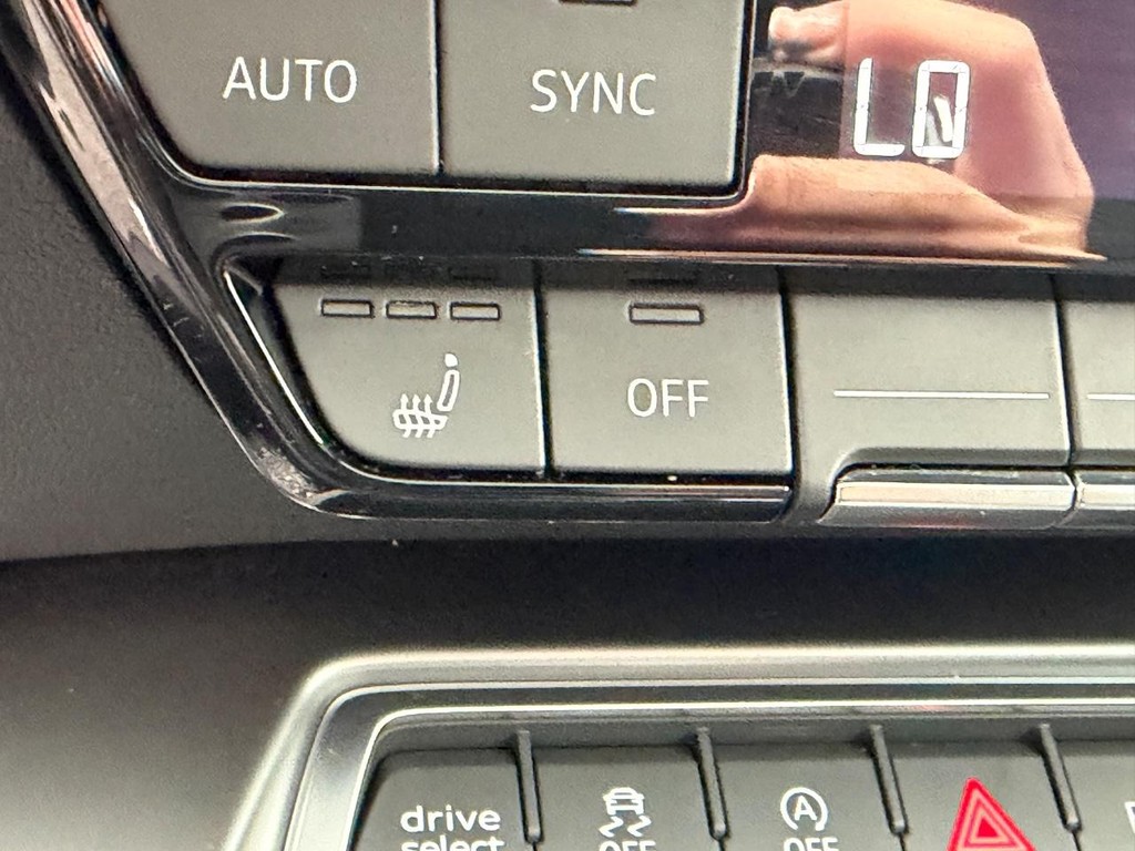 Audi A3 Vehicle Full-screen Gallery Image 23