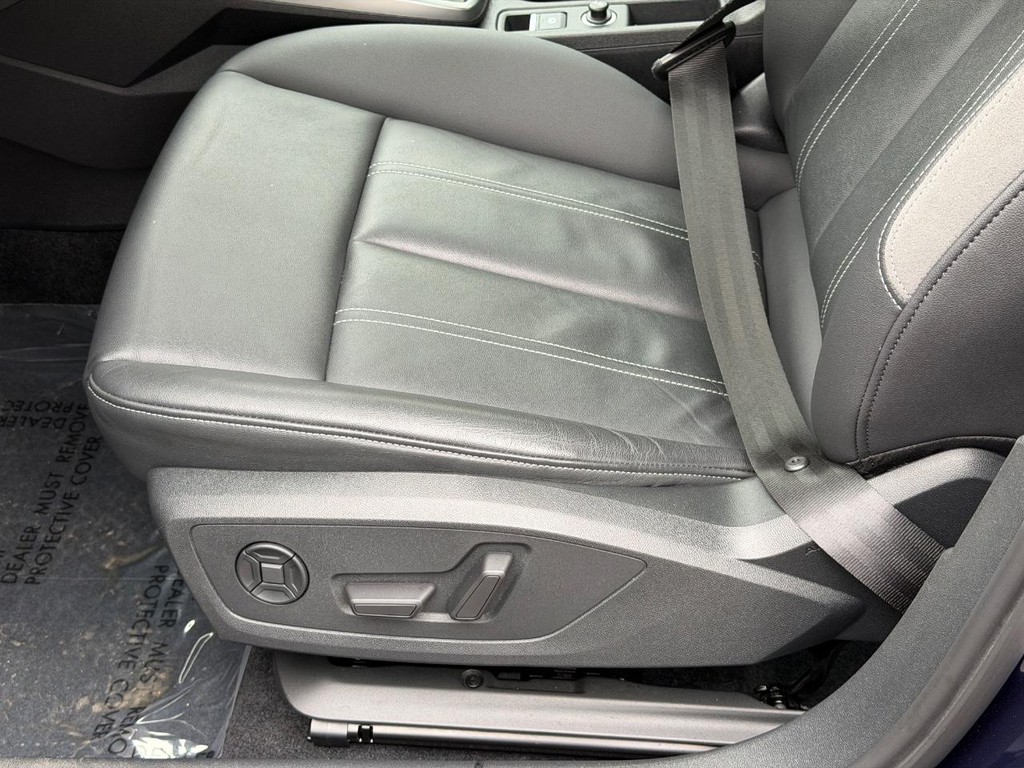 Audi A3 Vehicle Full-screen Gallery Image 24