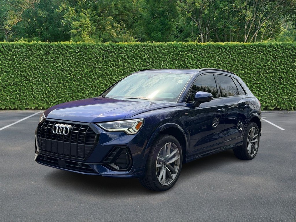 Audi Q3 Vehicle Full-screen Gallery Image 08