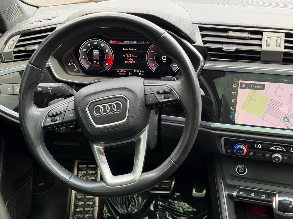 Audi Q3 Vehicle Full-screen Gallery Image 12