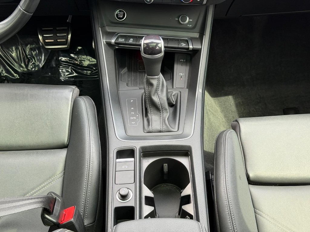 Audi Q3 Vehicle Full-screen Gallery Image 14