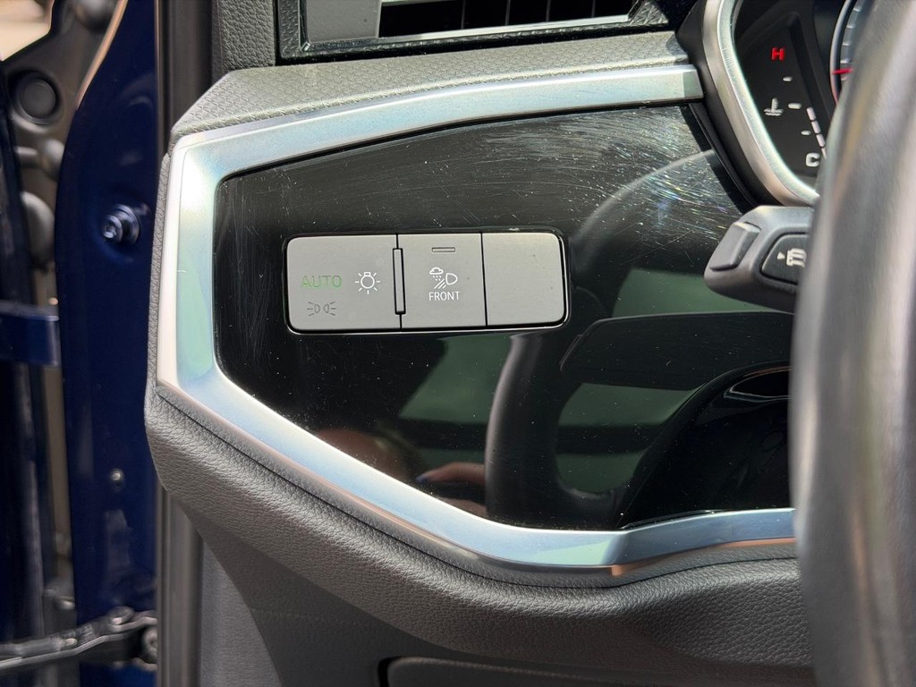 Audi Q3 Vehicle Full-screen Gallery Image 17