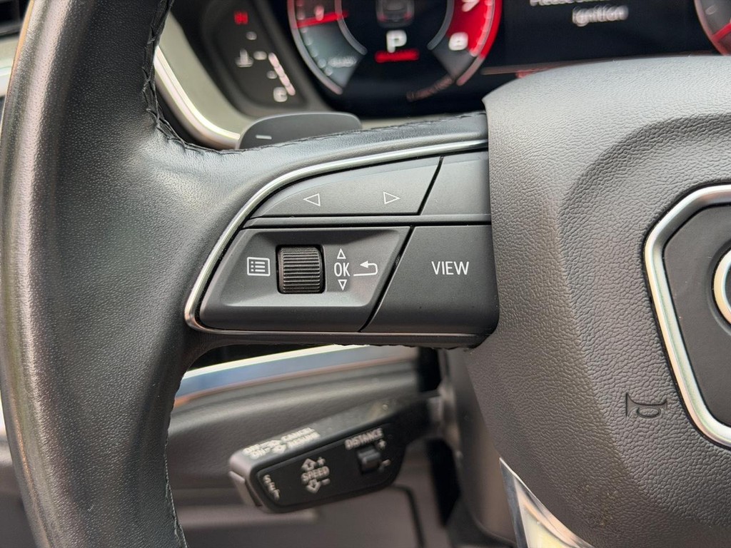 Audi Q3 Vehicle Full-screen Gallery Image 18