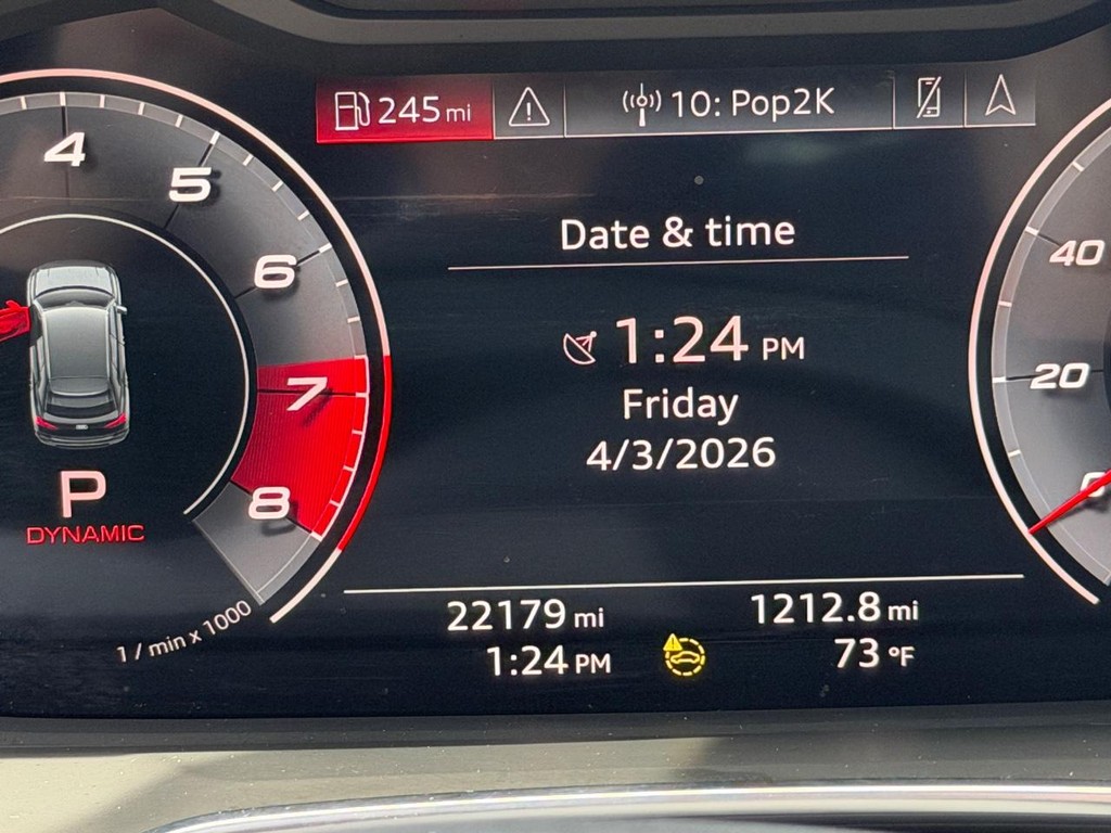 Audi Q3 Vehicle Full-screen Gallery Image 21