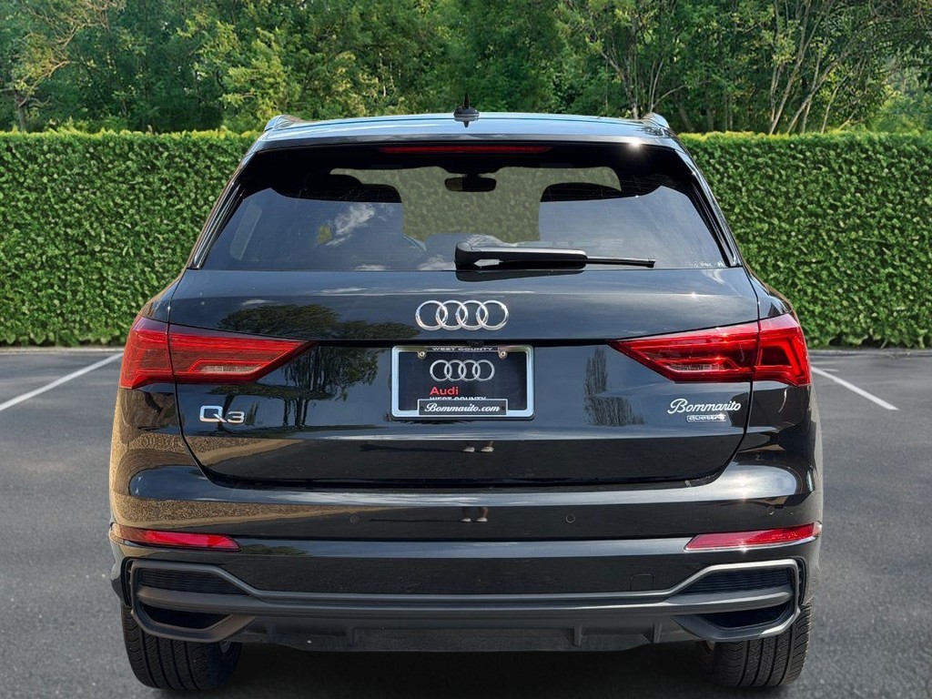 Audi Q3 Vehicle Full-screen Gallery Image 05