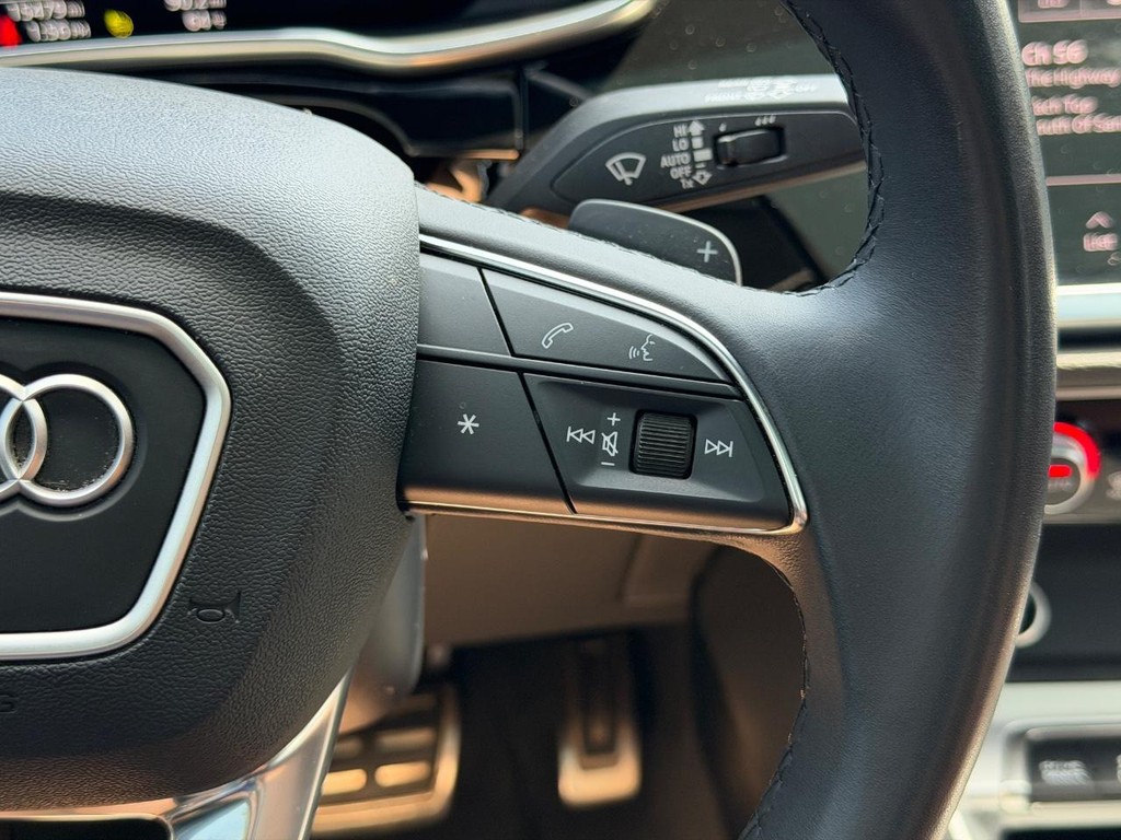 Audi Q3 Vehicle Full-screen Gallery Image 19