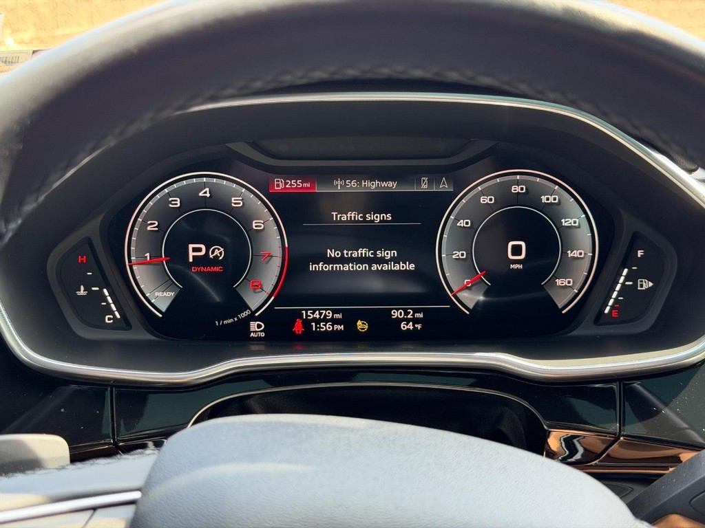 Audi Q3 Vehicle Full-screen Gallery Image 20