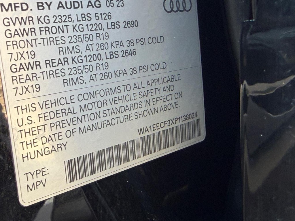 Audi Q3 Vehicle Full-screen Gallery Image 25