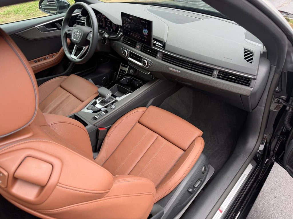 Audi A5 Cabriolet Vehicle Full-screen Gallery Image 10