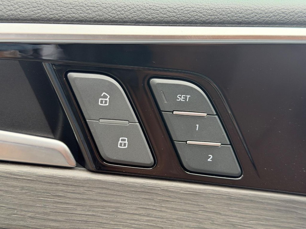 Audi A5 Cabriolet Vehicle Full-screen Gallery Image 13