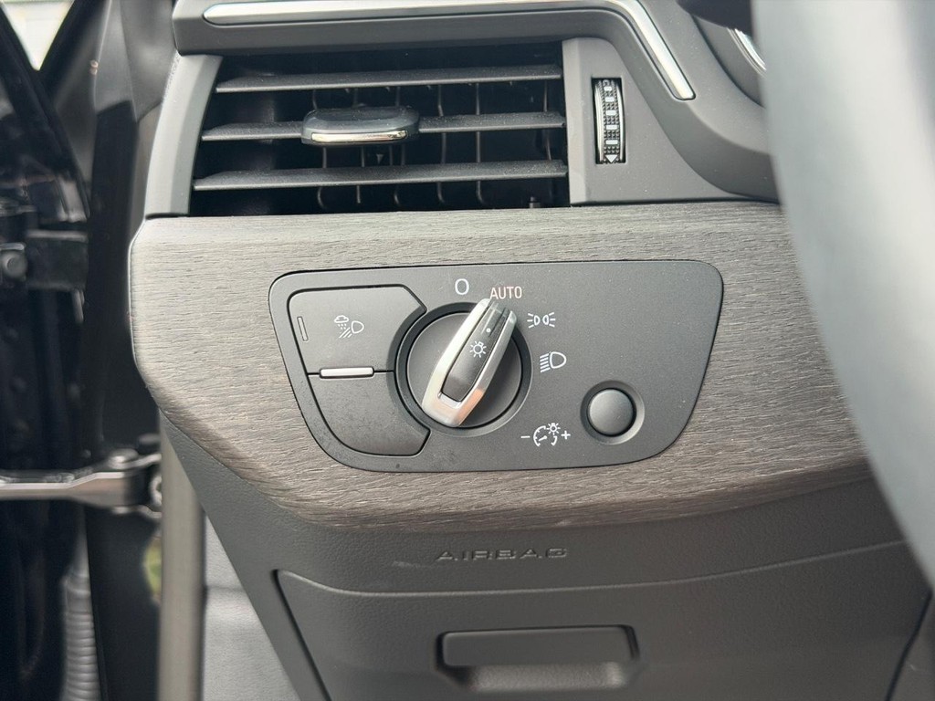 Audi A5 Cabriolet Vehicle Full-screen Gallery Image 14