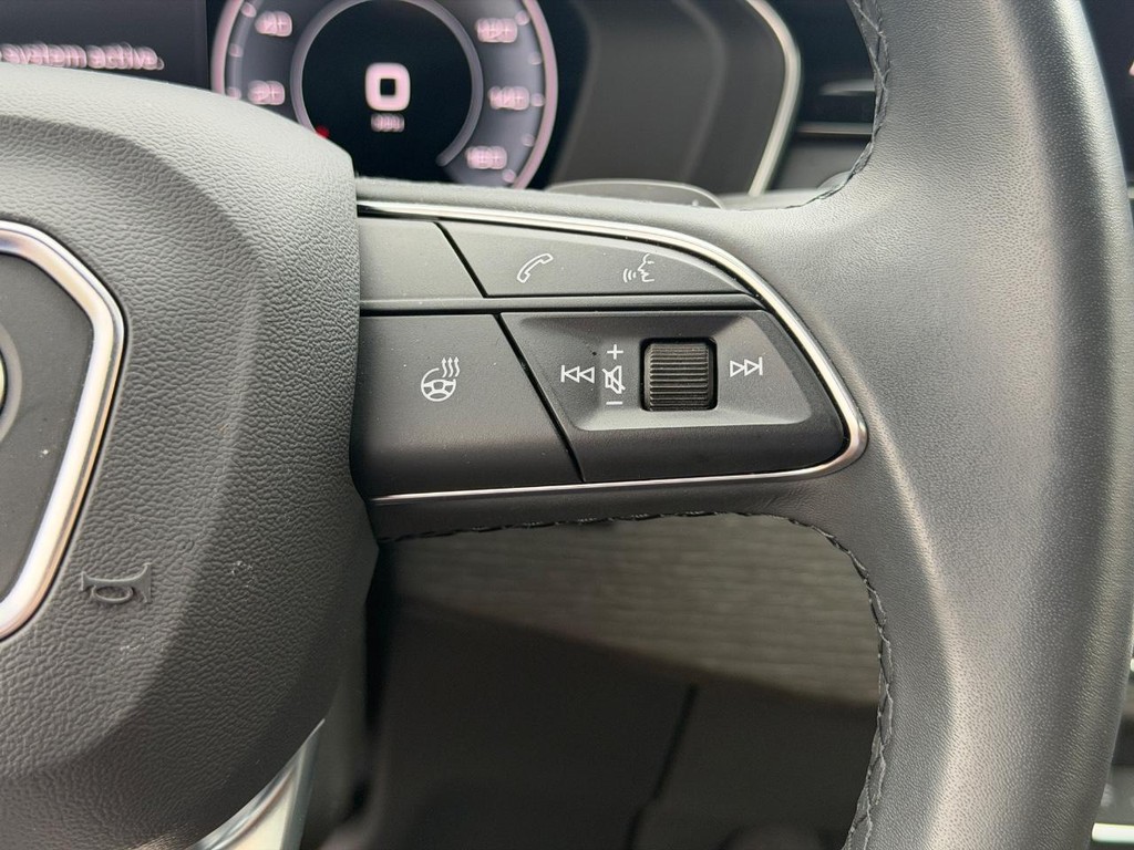 Audi A5 Cabriolet Vehicle Full-screen Gallery Image 16