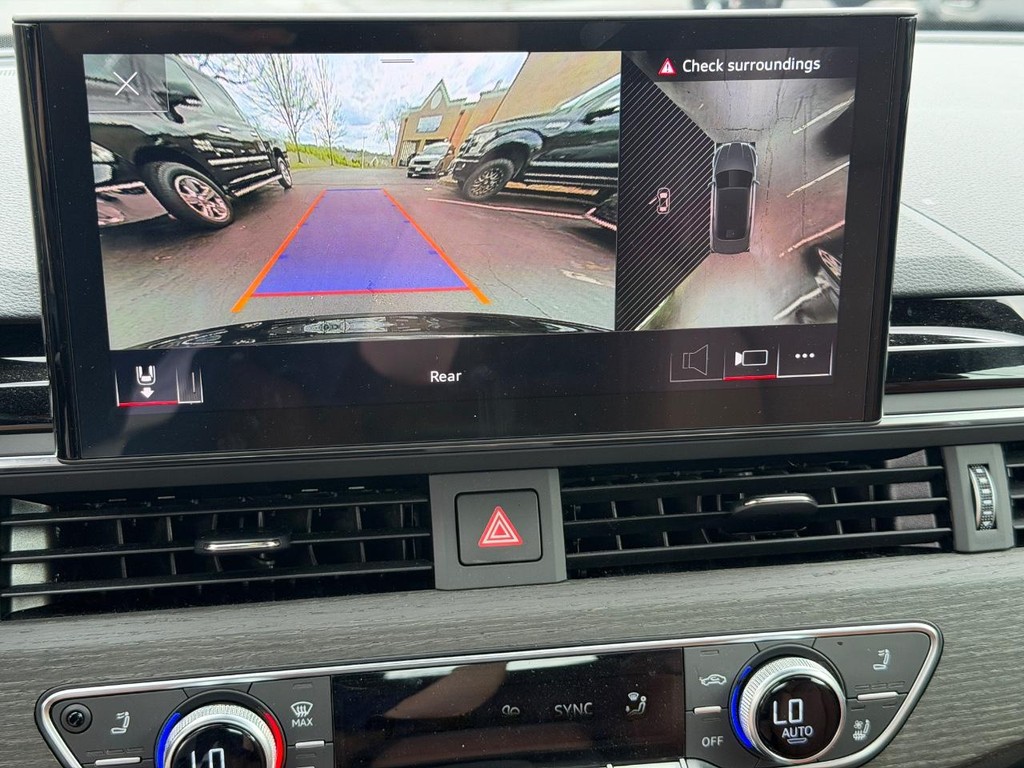 Audi A5 Cabriolet Vehicle Full-screen Gallery Image 18