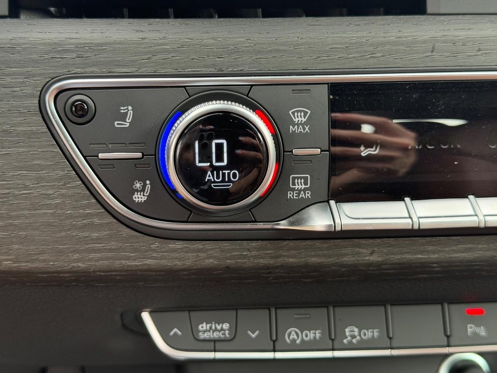 Audi A5 Cabriolet Vehicle Full-screen Gallery Image 19