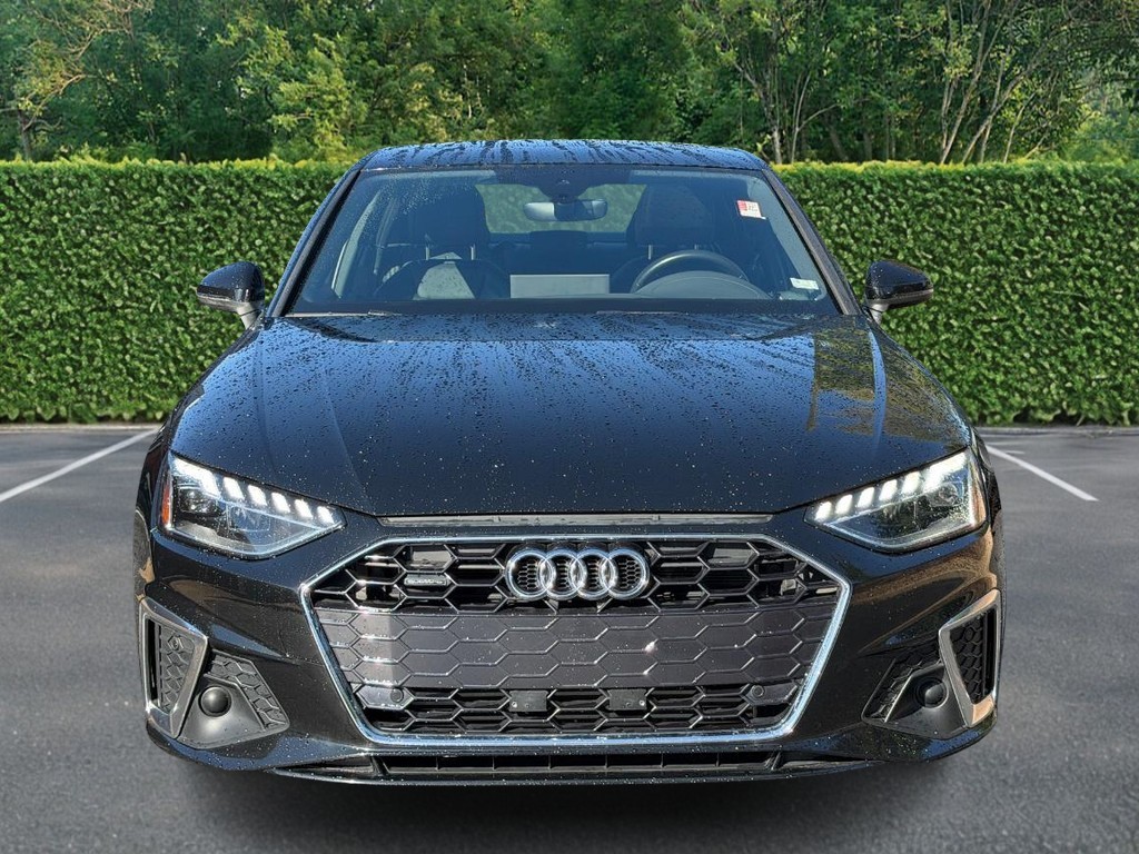 Audi A4 Sedan Vehicle Full-screen Gallery Image 08