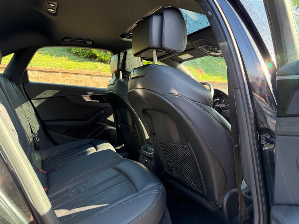 Audi A4 Sedan Vehicle Full-screen Gallery Image 09