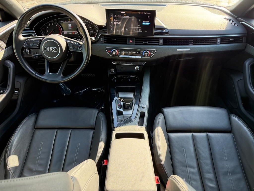 Audi A4 Sedan Vehicle Full-screen Gallery Image 10