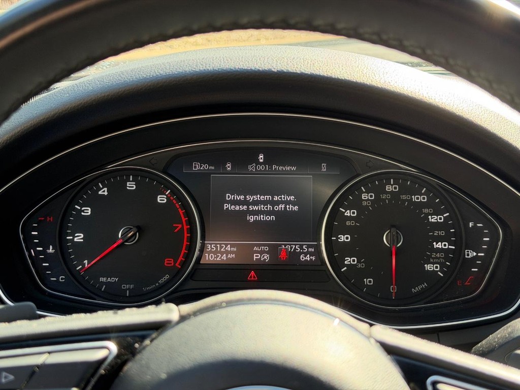 Audi A4 Sedan Vehicle Full-screen Gallery Image 19