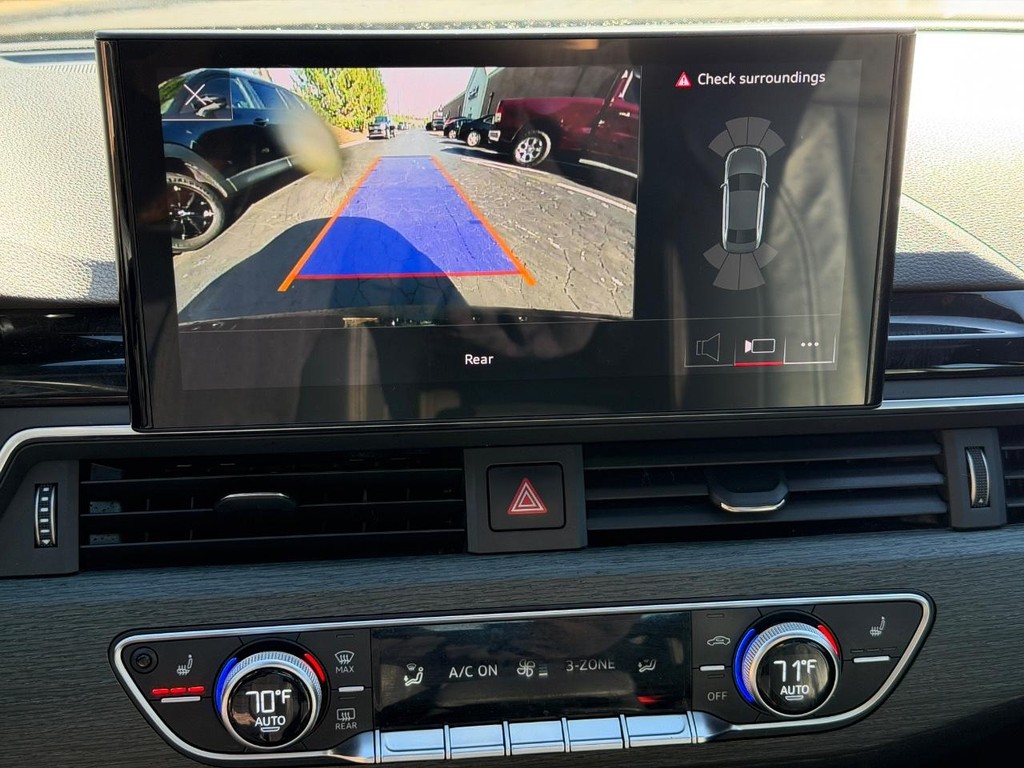 Audi A4 Sedan Vehicle Full-screen Gallery Image 21