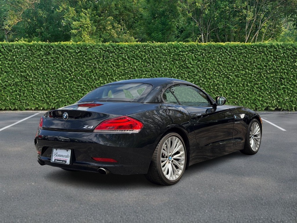 BMW Z4 Vehicle Full-screen Gallery Image 03