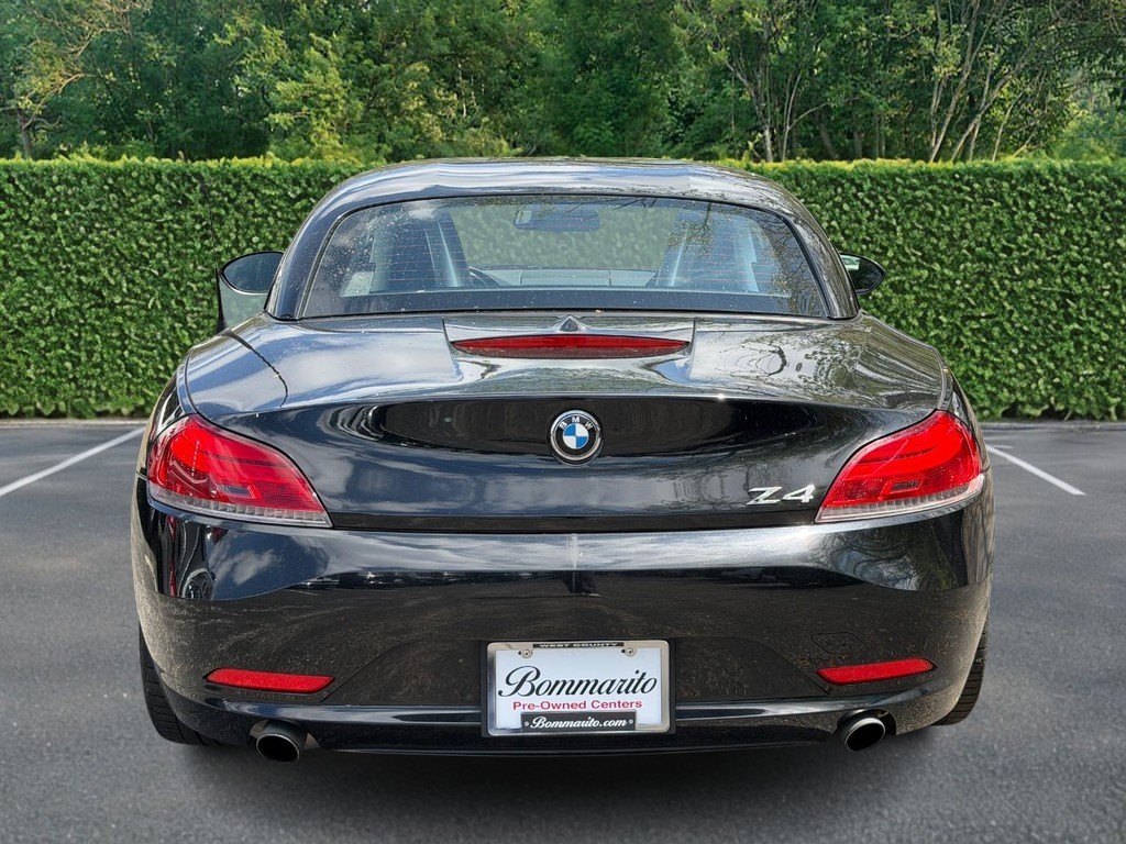 BMW Z4 Vehicle Full-screen Gallery Image 05