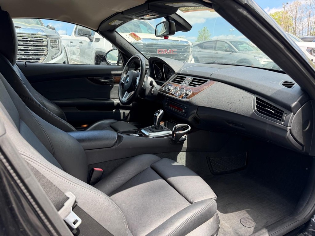 BMW Z4 Vehicle Full-screen Gallery Image 06