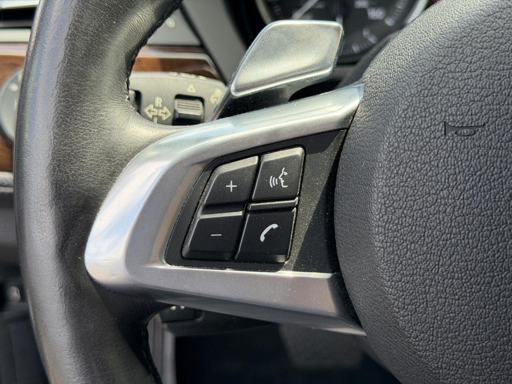 BMW Z4 Vehicle Full-screen Gallery Image 10