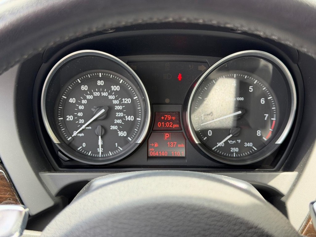 BMW Z4 Vehicle Full-screen Gallery Image 12