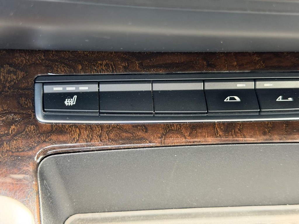 BMW Z4 Vehicle Full-screen Gallery Image 14