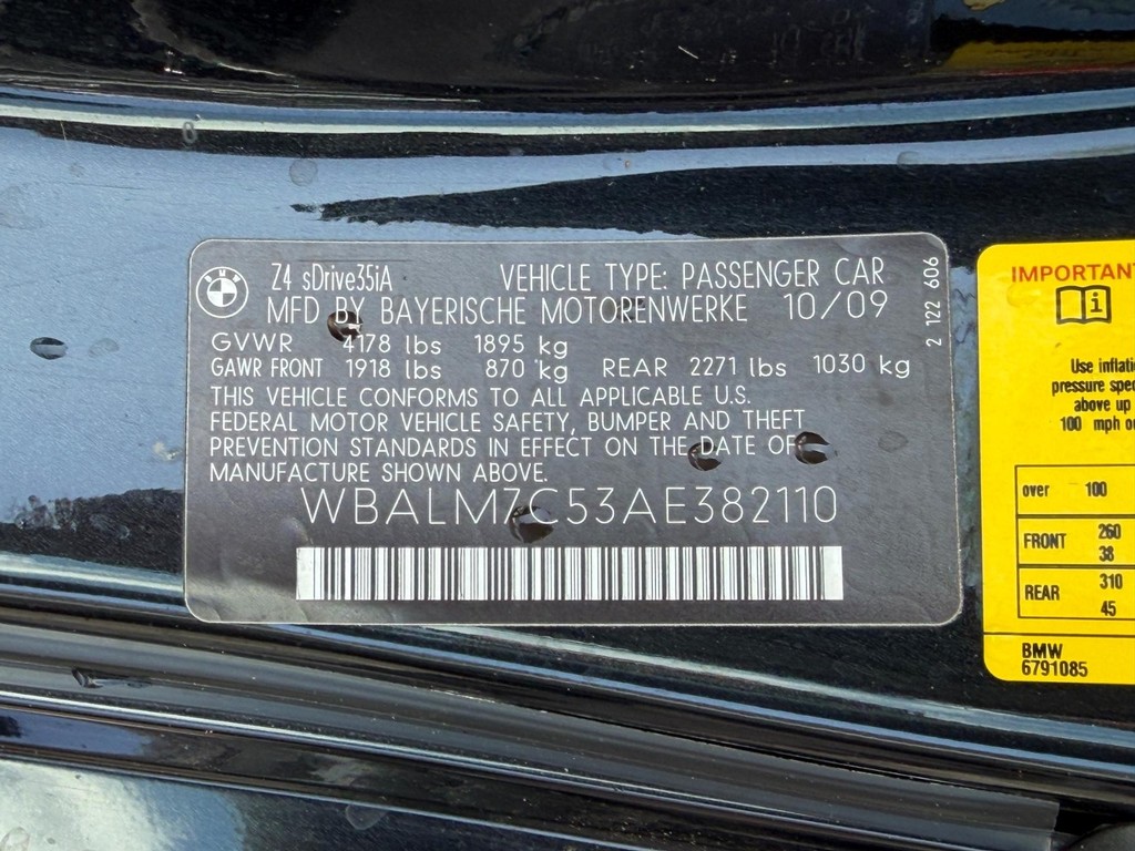 BMW Z4 Vehicle Full-screen Gallery Image 16