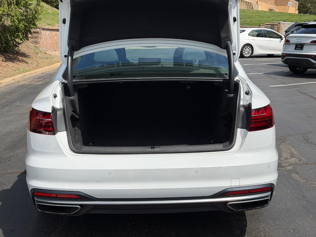 Audi A4 Sedan Vehicle Full-screen Gallery Image 04