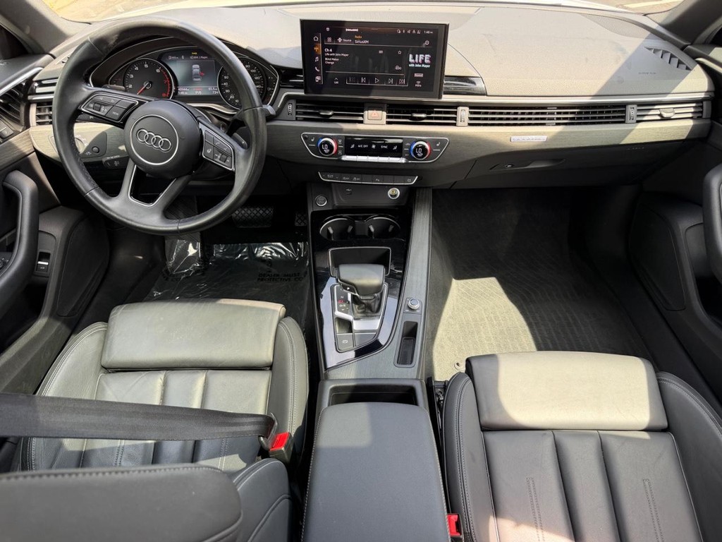 Audi A4 Sedan Vehicle Full-screen Gallery Image 11