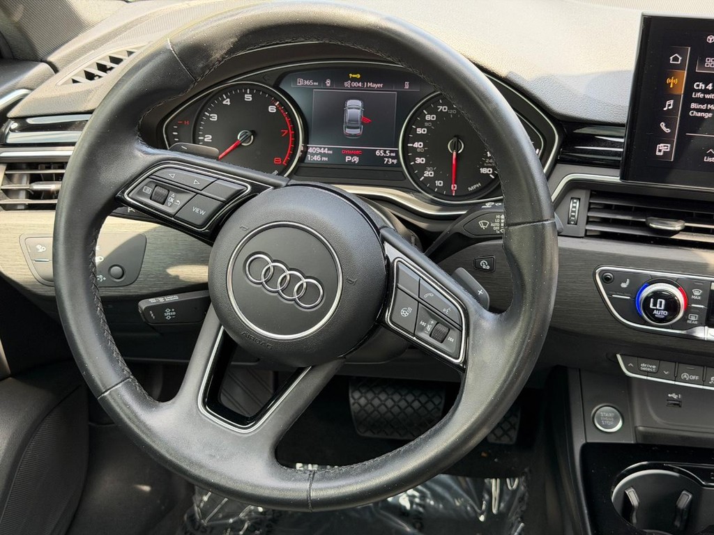 Audi A4 Sedan Vehicle Full-screen Gallery Image 12