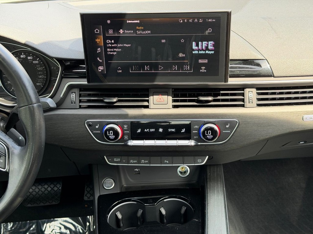 Audi A4 Sedan Vehicle Full-screen Gallery Image 13