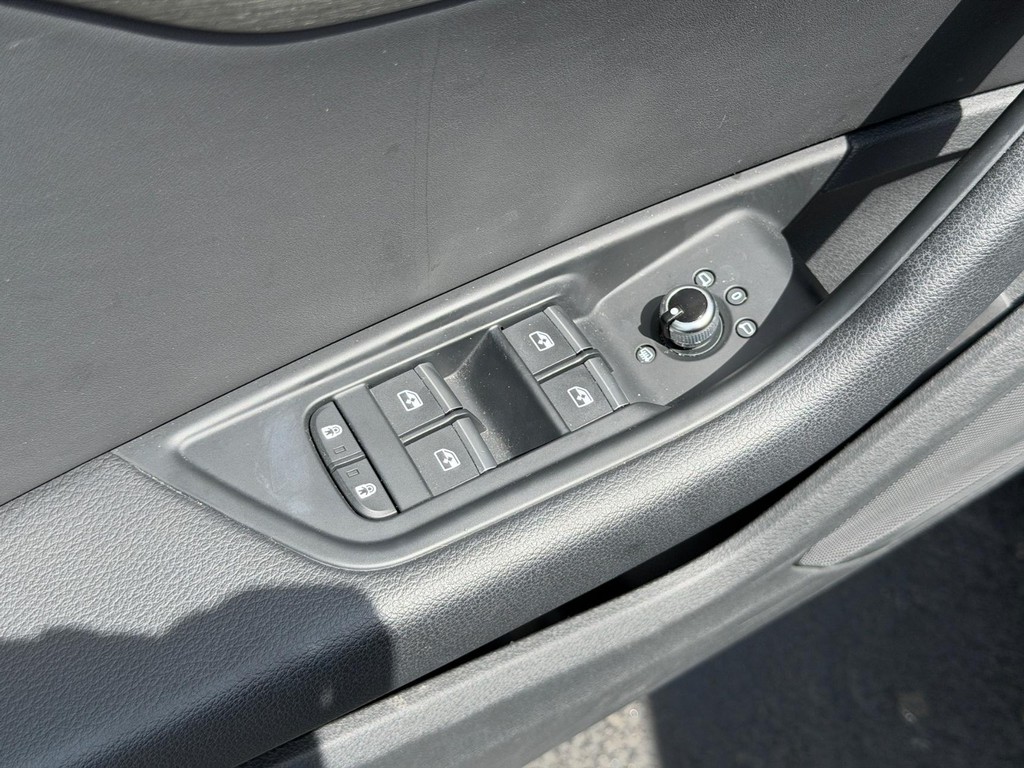 Audi A4 Sedan Vehicle Full-screen Gallery Image 16