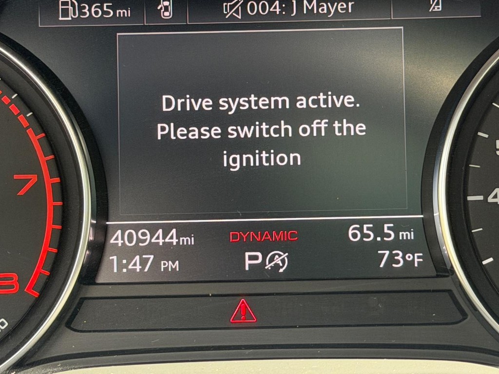 Audi A4 Sedan Vehicle Full-screen Gallery Image 22