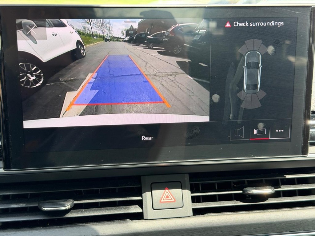 Audi A4 Sedan Vehicle Full-screen Gallery Image 23