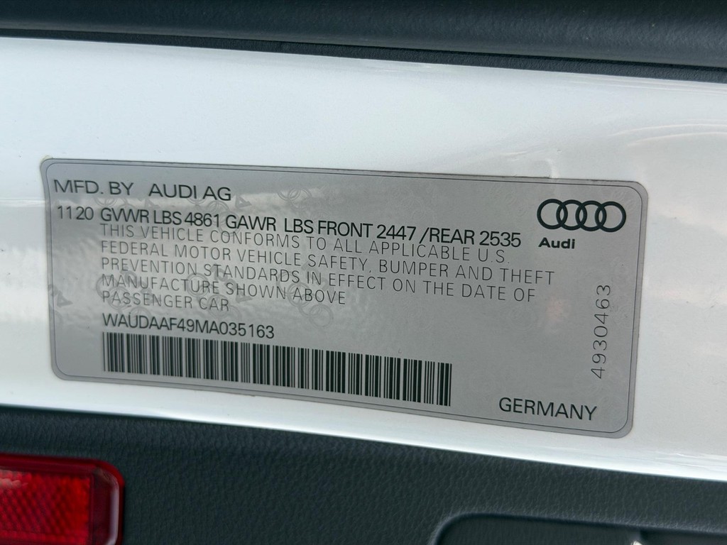 Audi A4 Sedan Vehicle Full-screen Gallery Image 26