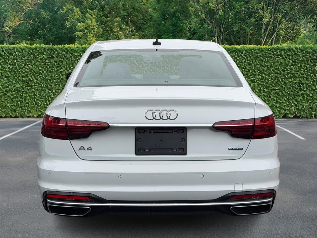 Audi A4 Sedan Vehicle Full-screen Gallery Image 05