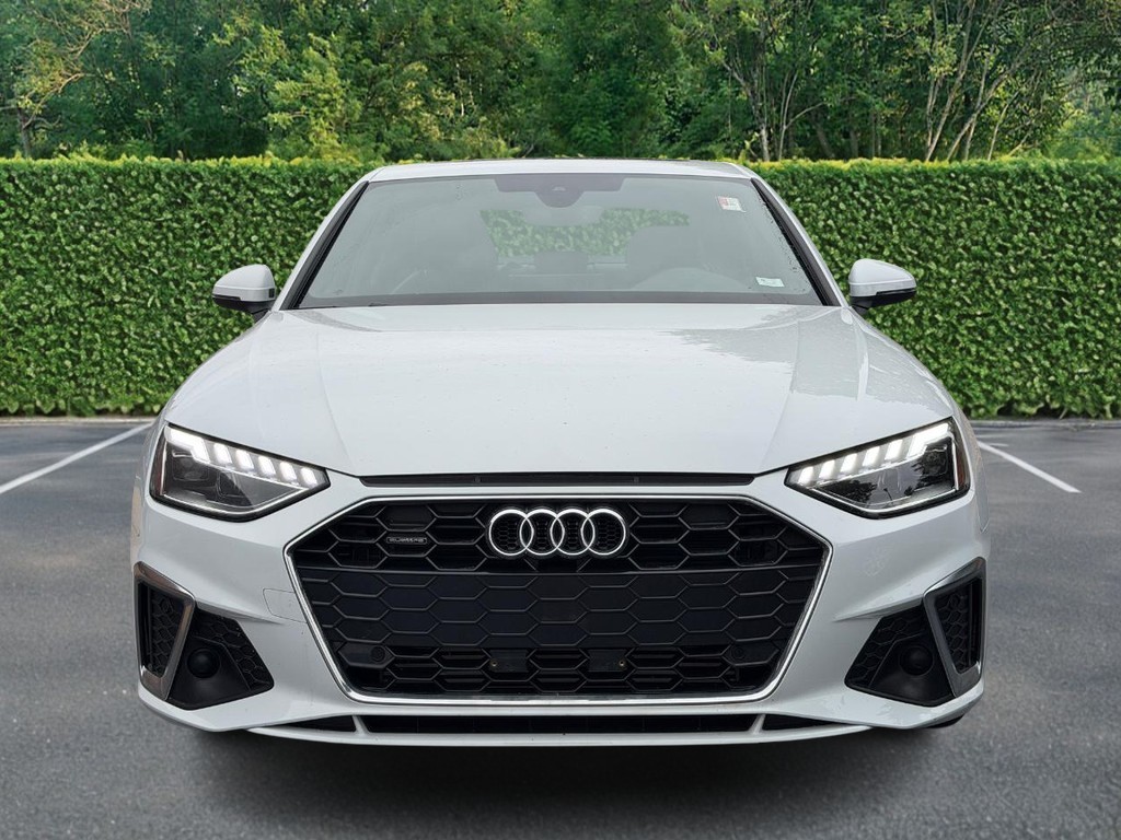 Audi A4 Sedan Vehicle Full-screen Gallery Image 09