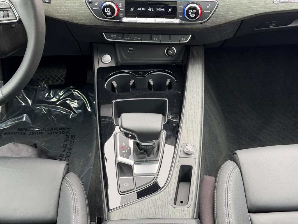 Audi A4 Sedan Vehicle Full-screen Gallery Image 14